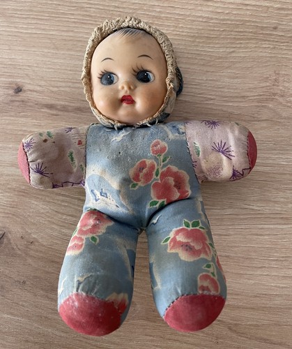 Ancienne petite poupée - , de